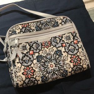 Vera Bradley crossbody bag – lisbon medallion – NWOT